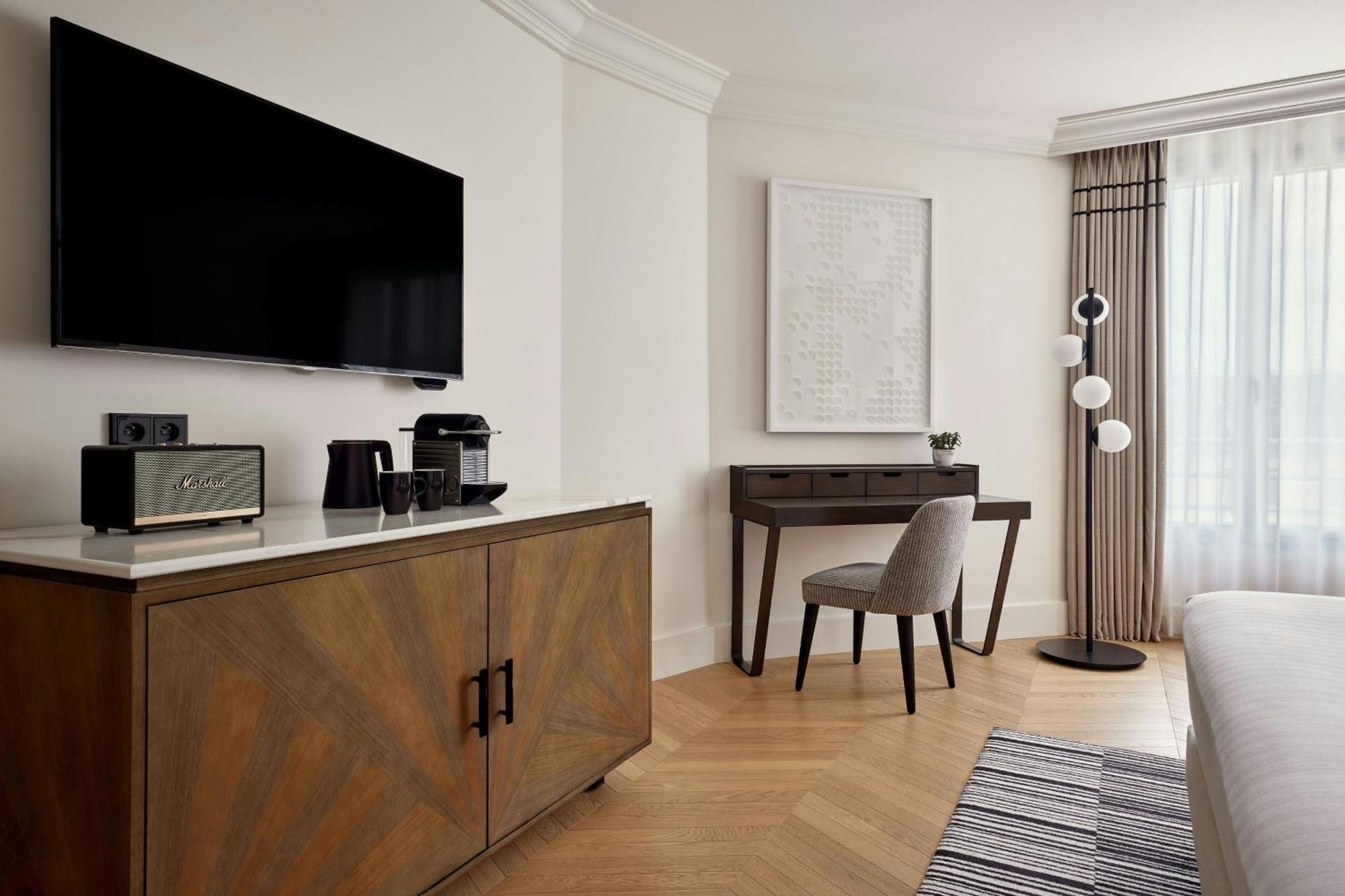 King Room Champs Elysées View